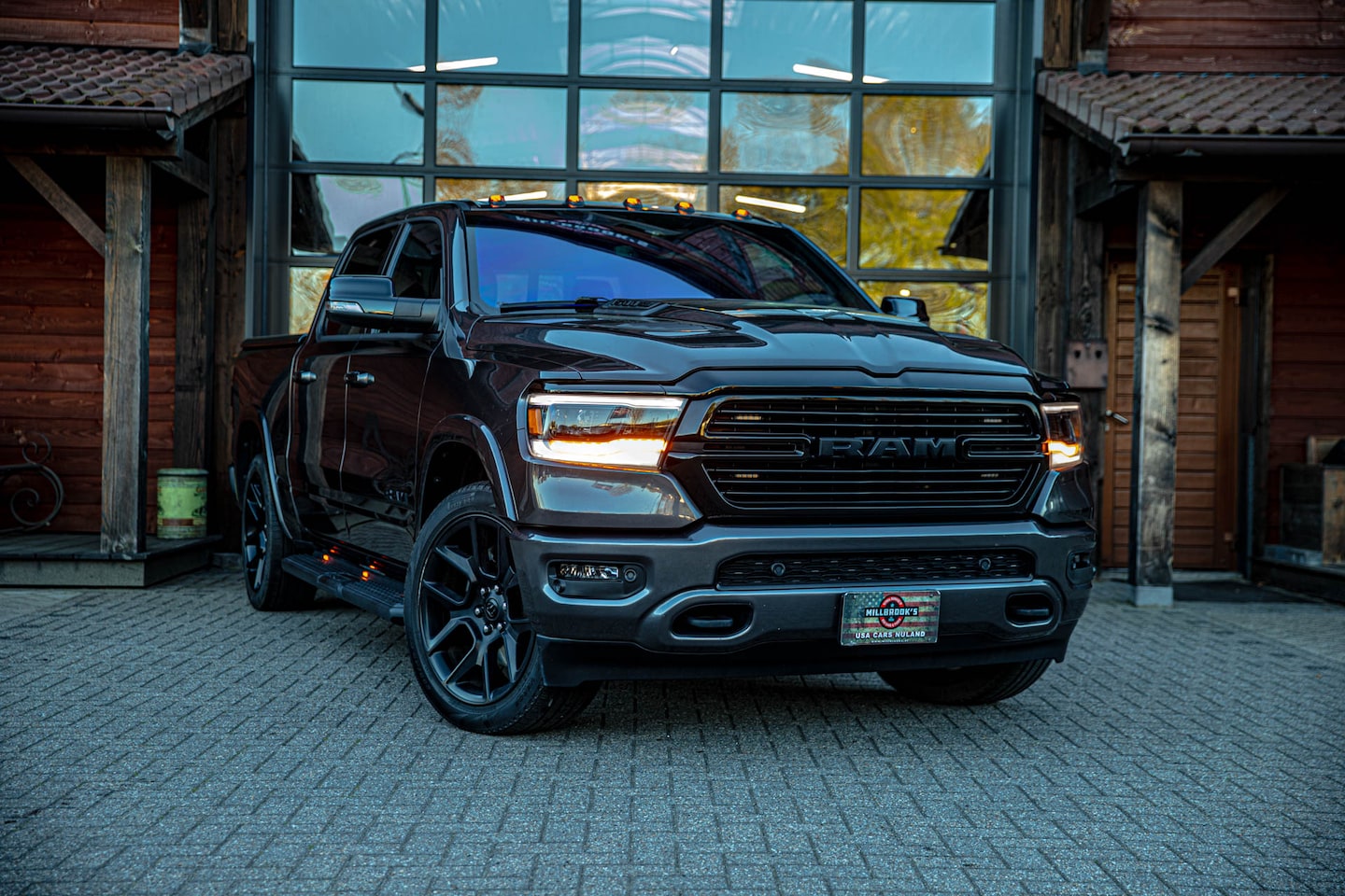Dodge Ram 1500 - 5.7 V8 Laramie night | 1900 km rij bereik | | 1e eigenaar | org nl | - AutoWereld.nl