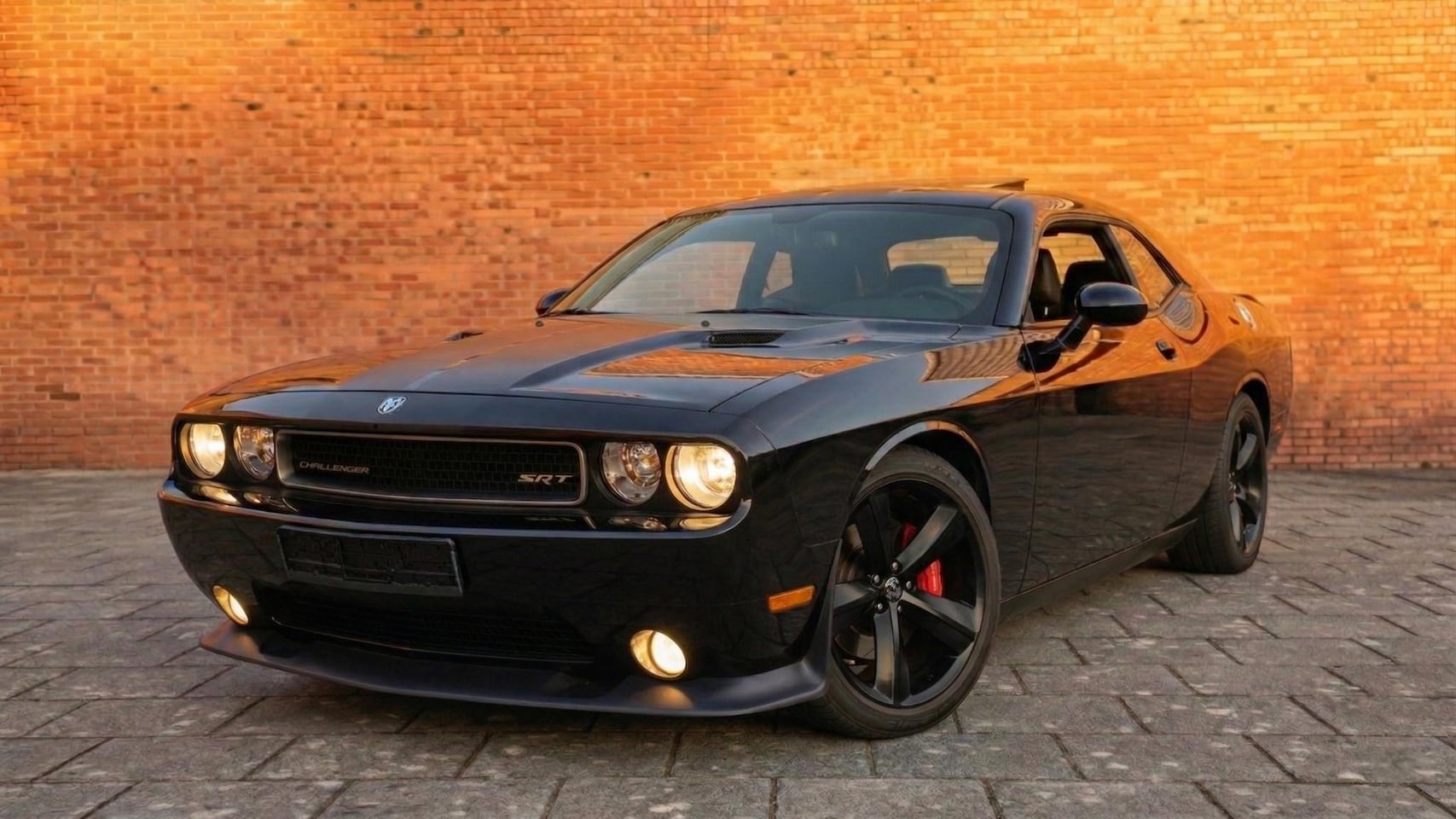 DODGE CHALLENGER SRT 8