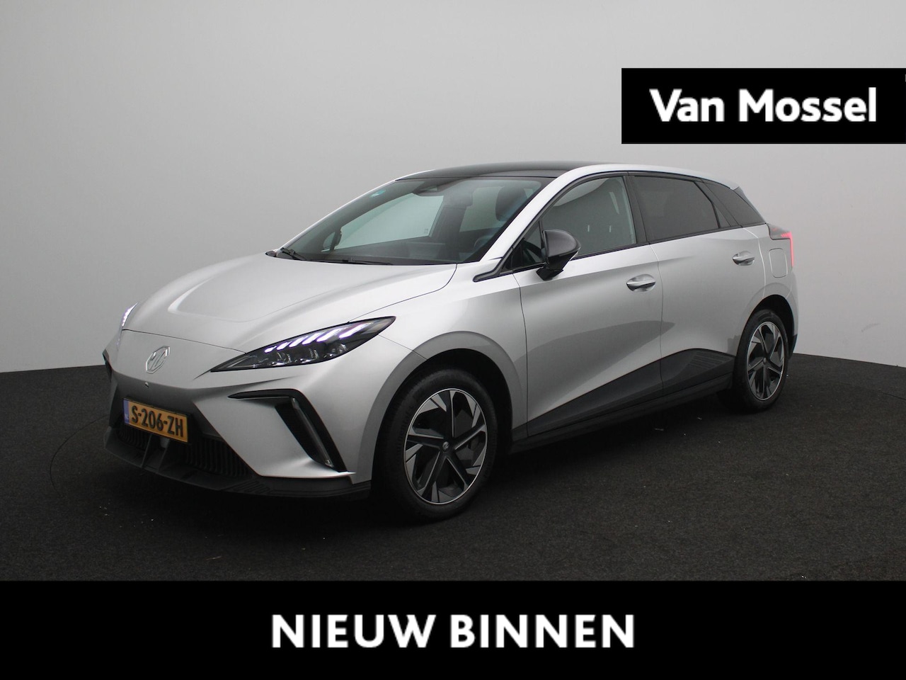 MG MG4 Electric - Luxury 64 kWh | Carplay | Camera | Led Verlichting | Adaptieve Cruise Control | DAB | - AutoWereld.nl