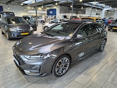 Ford Focus - ST-Line EcoBoost Hybrid 155 pk | Pano | 18" | Winter Pack | Camera | Adapt. cruise | Camer