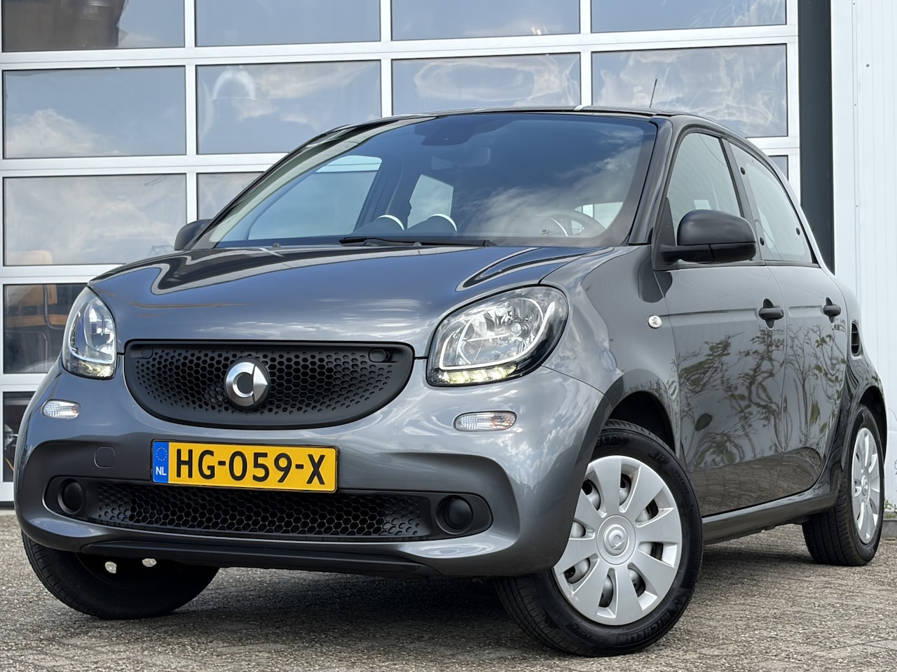 Smart Forfour - 1.0 Pure 70pk | Automaat | Bluetooth | Cruise control | Elektrische ramen voor | Isofix be - AutoWereld.nl