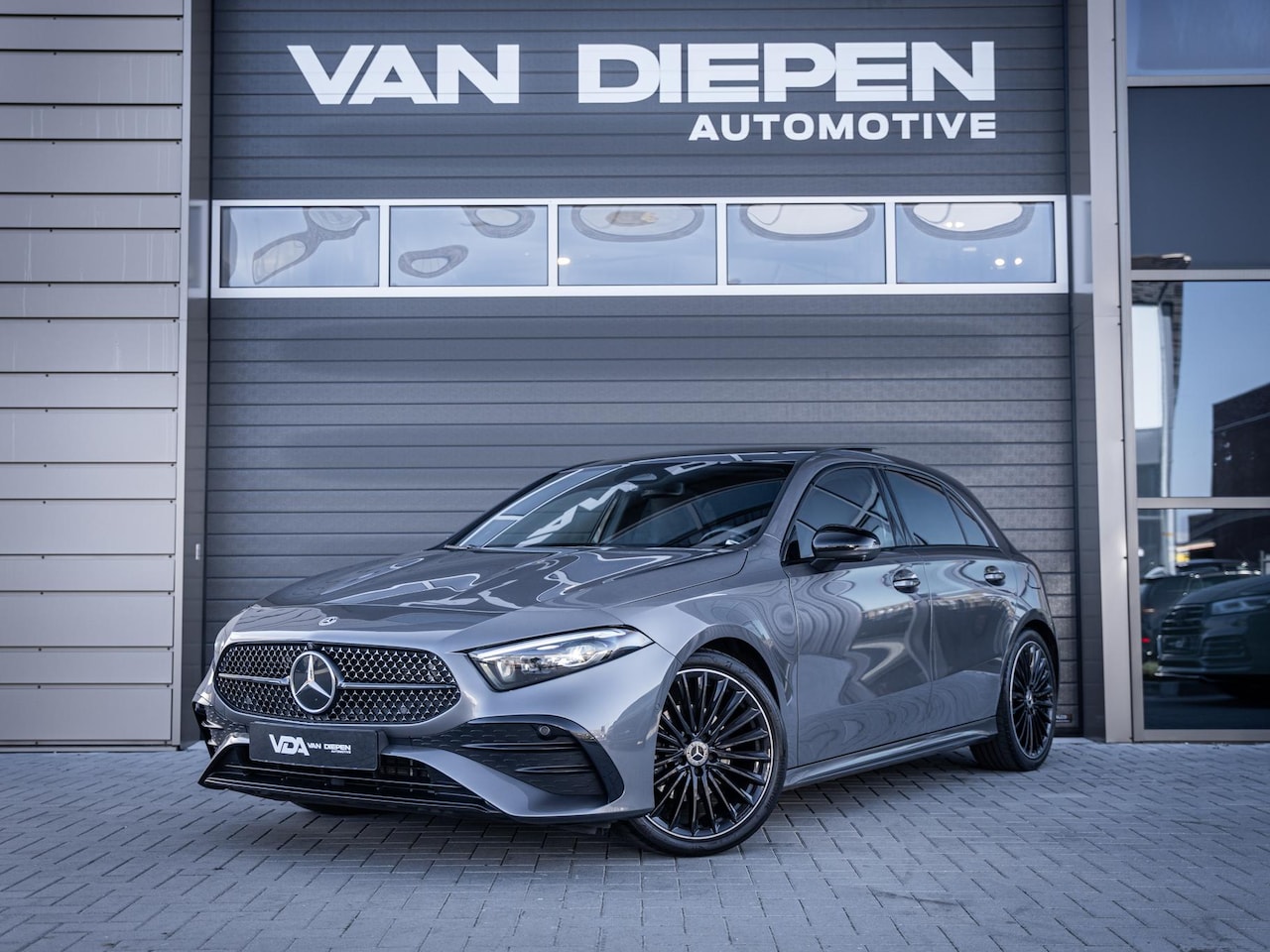 Mercedes-Benz A-klasse - 200 AMG Line - Facelift l Pano l HUD l NAP l Memory l 360cam - AutoWereld.nl