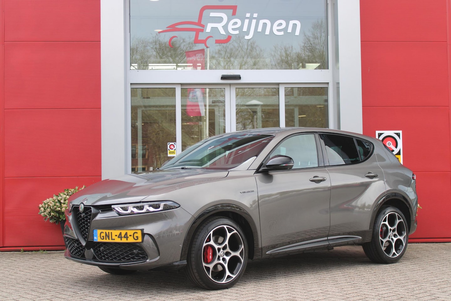 Alfa Romeo Tonale - 1.5T Hybrid 160PK VELOCE | PREMIUM PACK: LEDEREN BEKLEDING/GEVENTILEERDE VOORSTOELEN/4-VOU - AutoWereld.nl