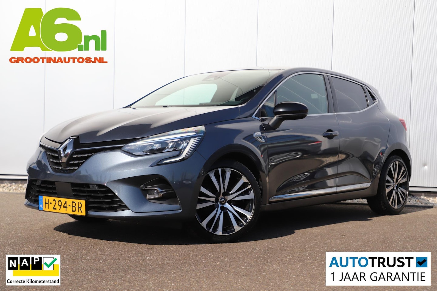 Renault Clio - 1.0 TCe Initiale Paris 101PK Groot Navigatie Achteruitrijcamera Lederen Bekleding 17 inch - AutoWereld.nl