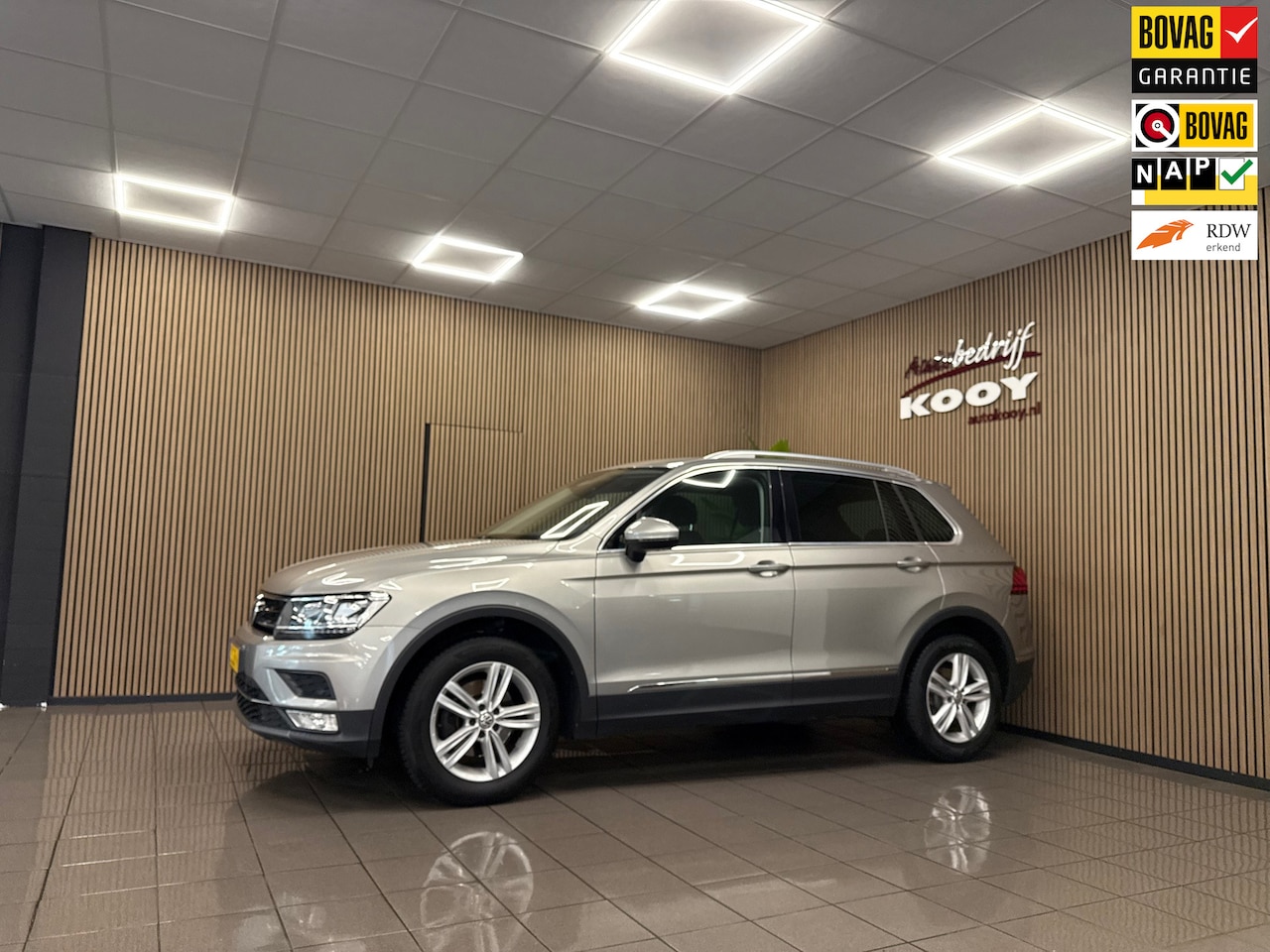 Volkswagen Tiguan - 1.4 TSI ACT Highline * Automaat / Panoramadak / Virtual cockpit / NL Auto * - AutoWereld.nl