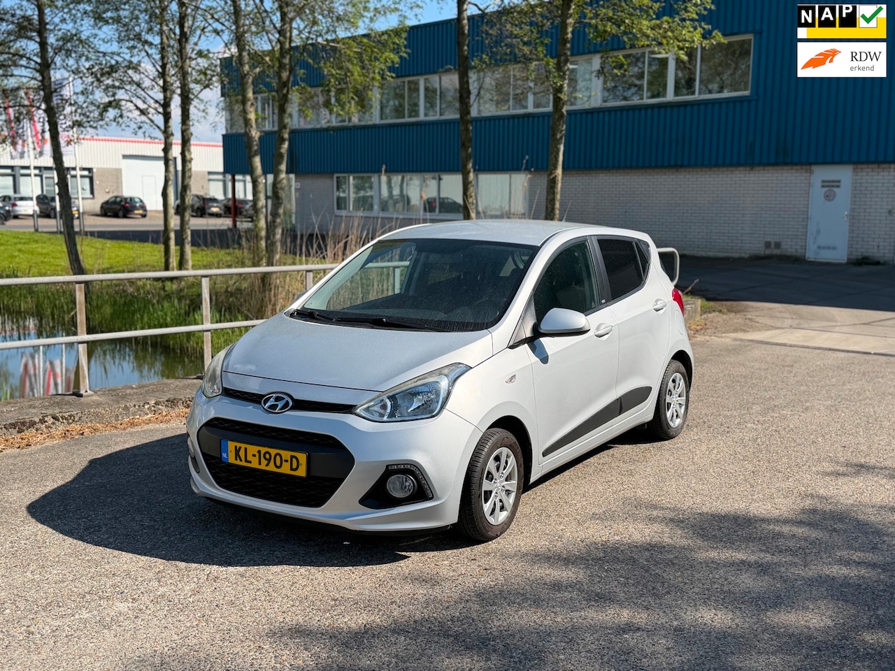 Hyundai i10 - 1.0i i-Motion Go! 2017!Navi!Airco!Tel.voorbereiding! - AutoWereld.nl