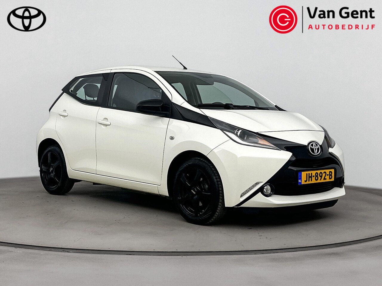 Toyota Aygo - 1.0 VVT-i x-play | Airco | Camera | Bluetooth | 15 inch | Elektrische ramen voor - AutoWereld.nl