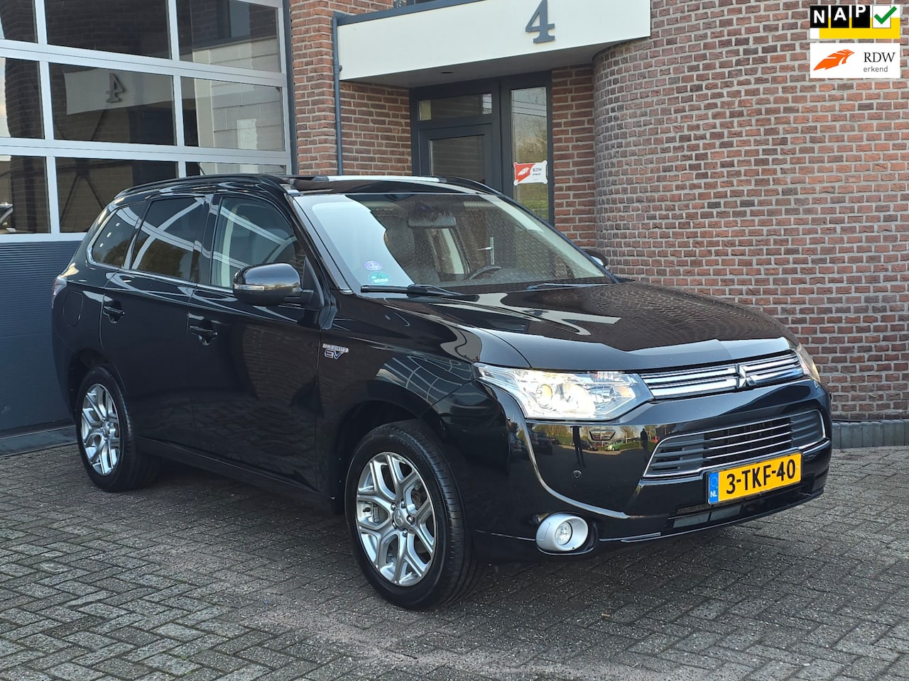 Mitsubishi Outlander - 2.0 PHEV Instyle Nap |Dakraam |Camera - AutoWereld.nl