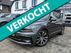 Volkswagen Tiguan - 1.4 TSI Highline Business R, Schuif/kanteldak, Elek. trehaak, Stoelverwarming