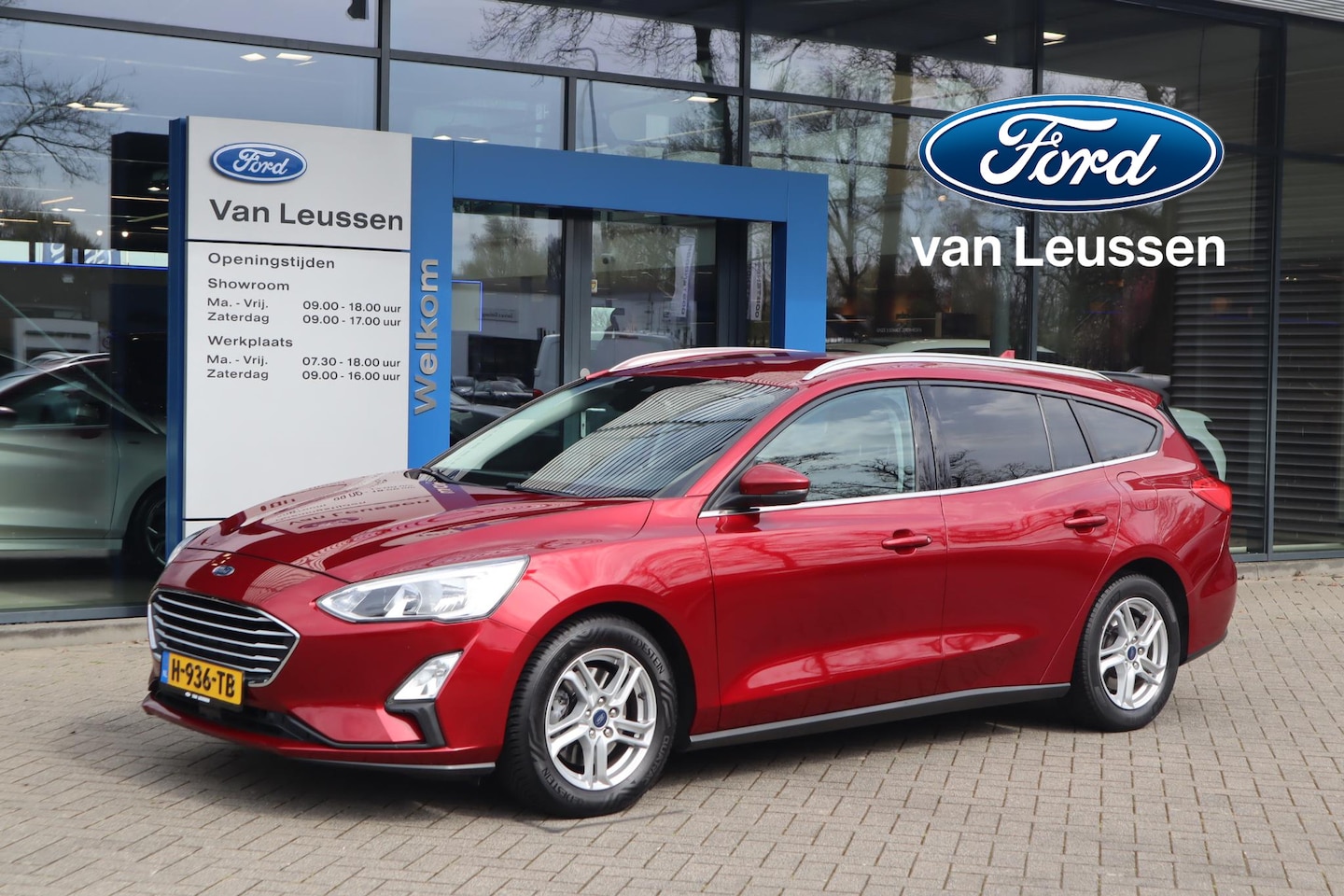 Ford Focus Wagon - 125PK TITANIUM WINTERPACK STOEL/STUURVERW. DAKRAILS PRIVACY-GLASS CAMERA CRUISE PARK-SENSO - AutoWereld.nl