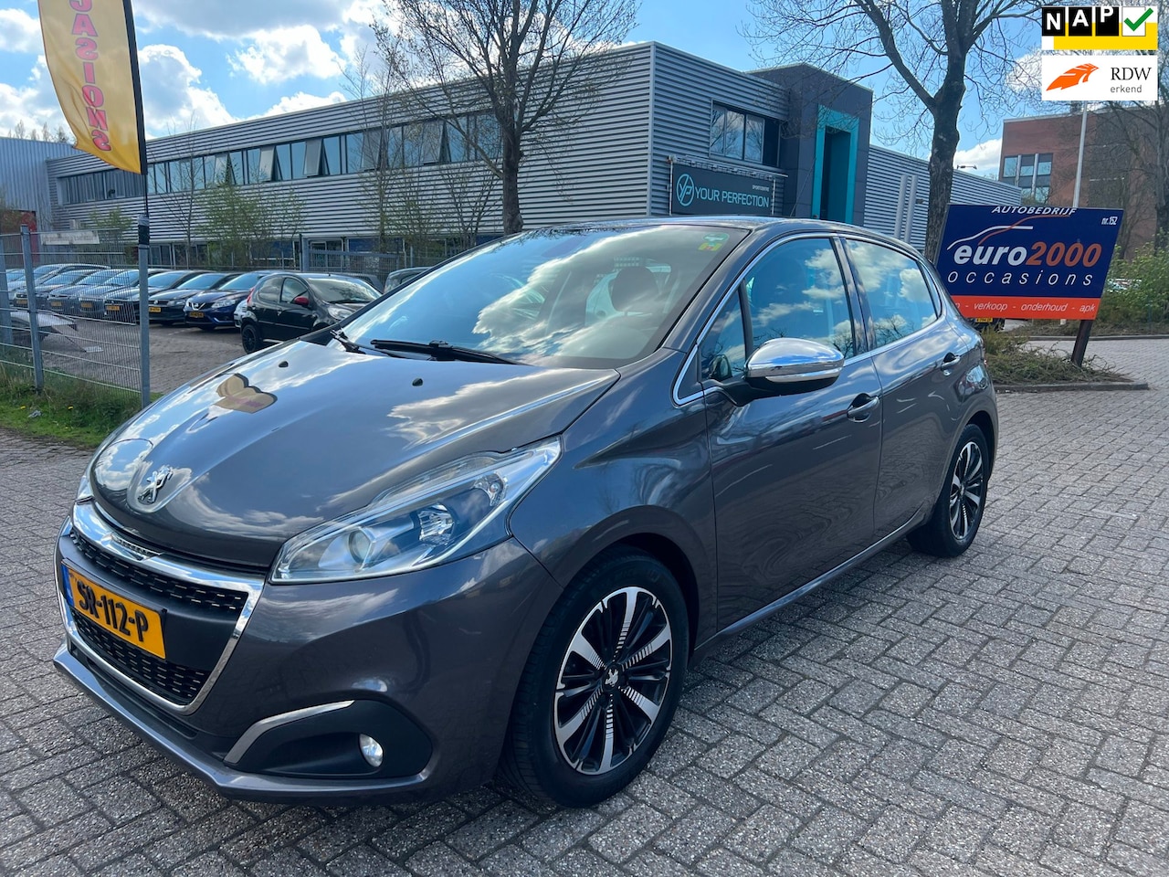 Peugeot 208 - 1.2 PureTech Allure - NAVIGATIE - NIEUWE APK ! - AutoWereld.nl