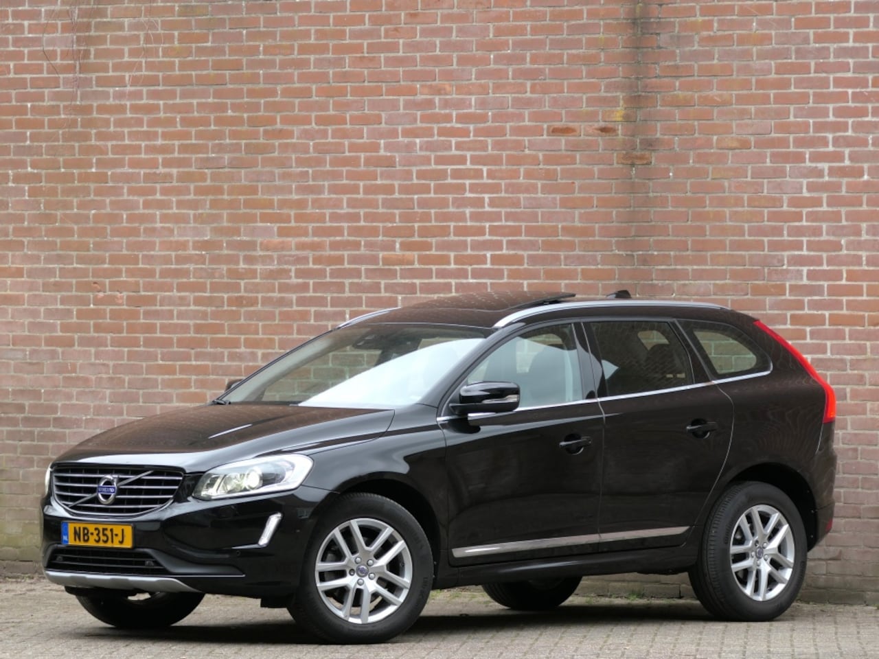 Volvo XC60 - 2.0 T5 FWD Polar+ / Panoramadak / Harman/Kardon / Camera / Xenon - AutoWereld.nl