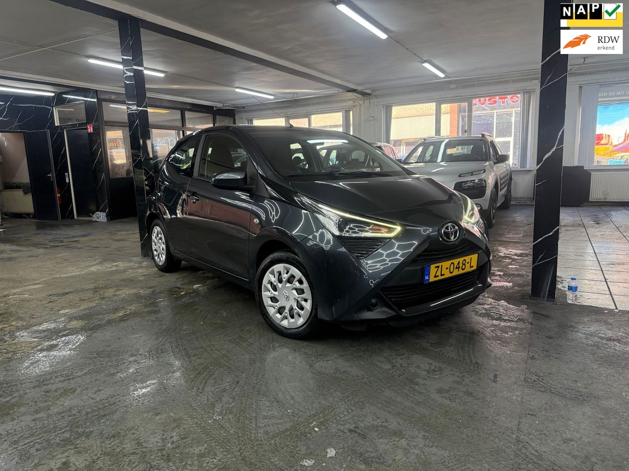 Toyota Aygo - 1.0 VVT-i x-play Automaat | Camera | Dealer onderhouden 1e eigenaar - AutoWereld.nl