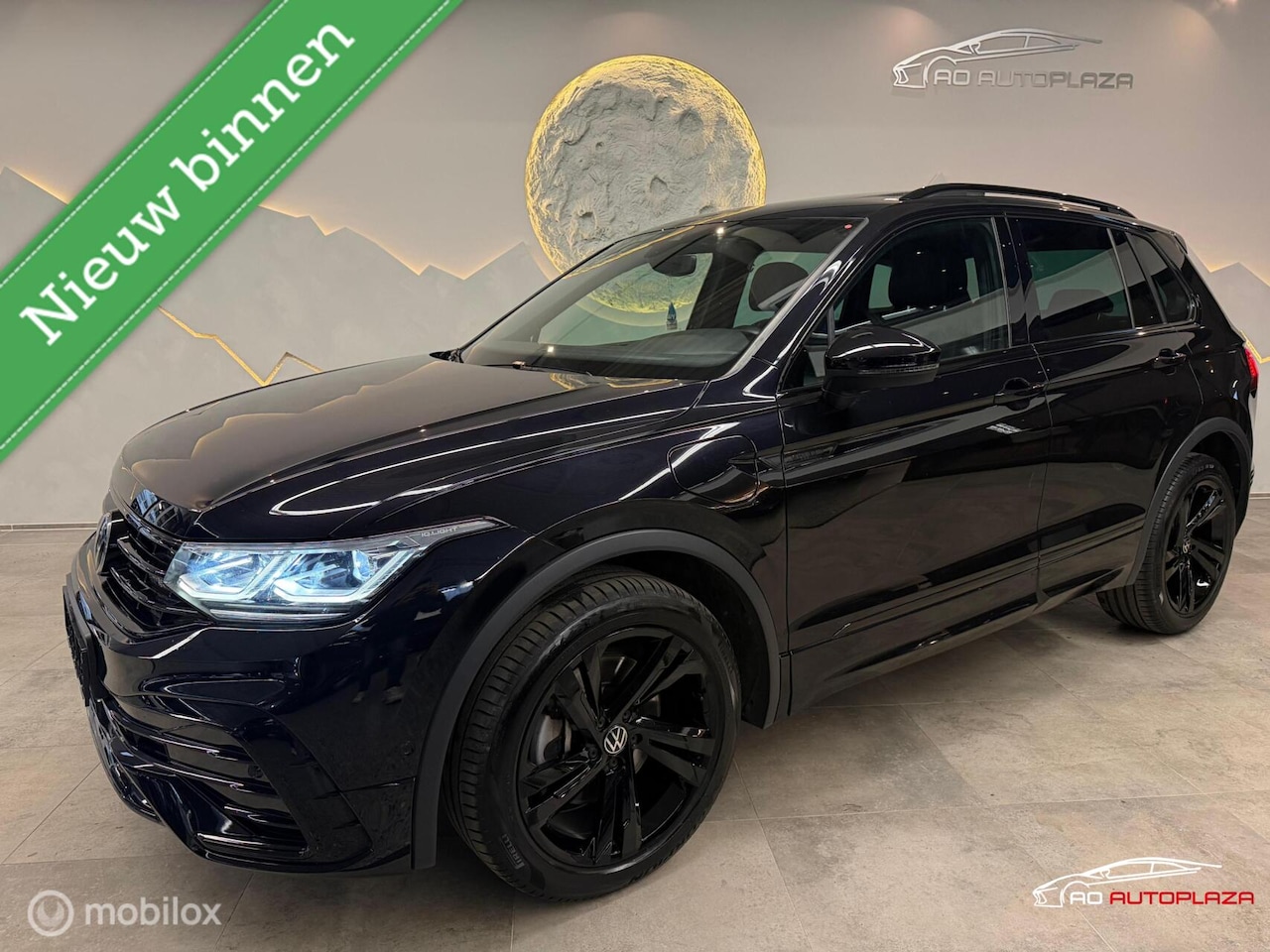 Volkswagen Tiguan - 1.4 TSI eHybrid R-Line Panorama/Keyless/Leer/Black style - AutoWereld.nl