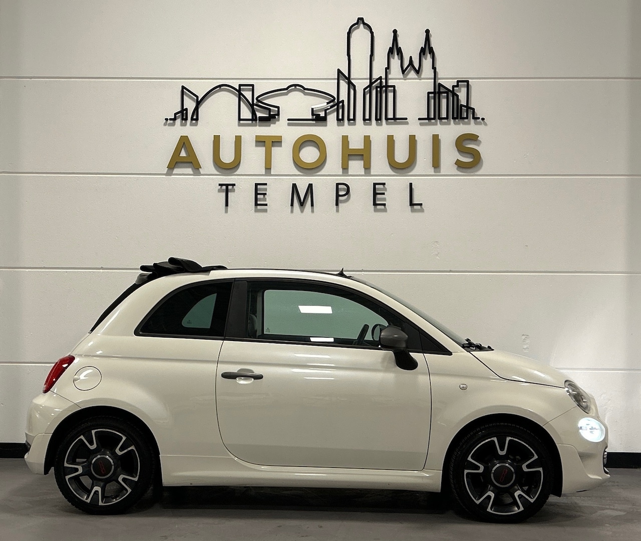 Fiat 500 - 1.2 Cabrio Automaat Led Leder/Stof Bluetooth Parelmoer Isofix Carplay Navi Climate Cruise - AutoWereld.nl