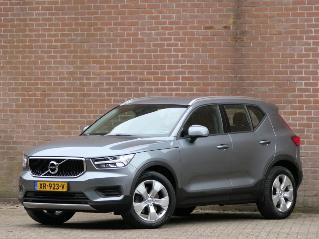 Volvo XC40 - 2.0 T4 AUT Momentum Trekhaak / DAB+ / Camera / Stoelverwarming - AutoWereld.nl