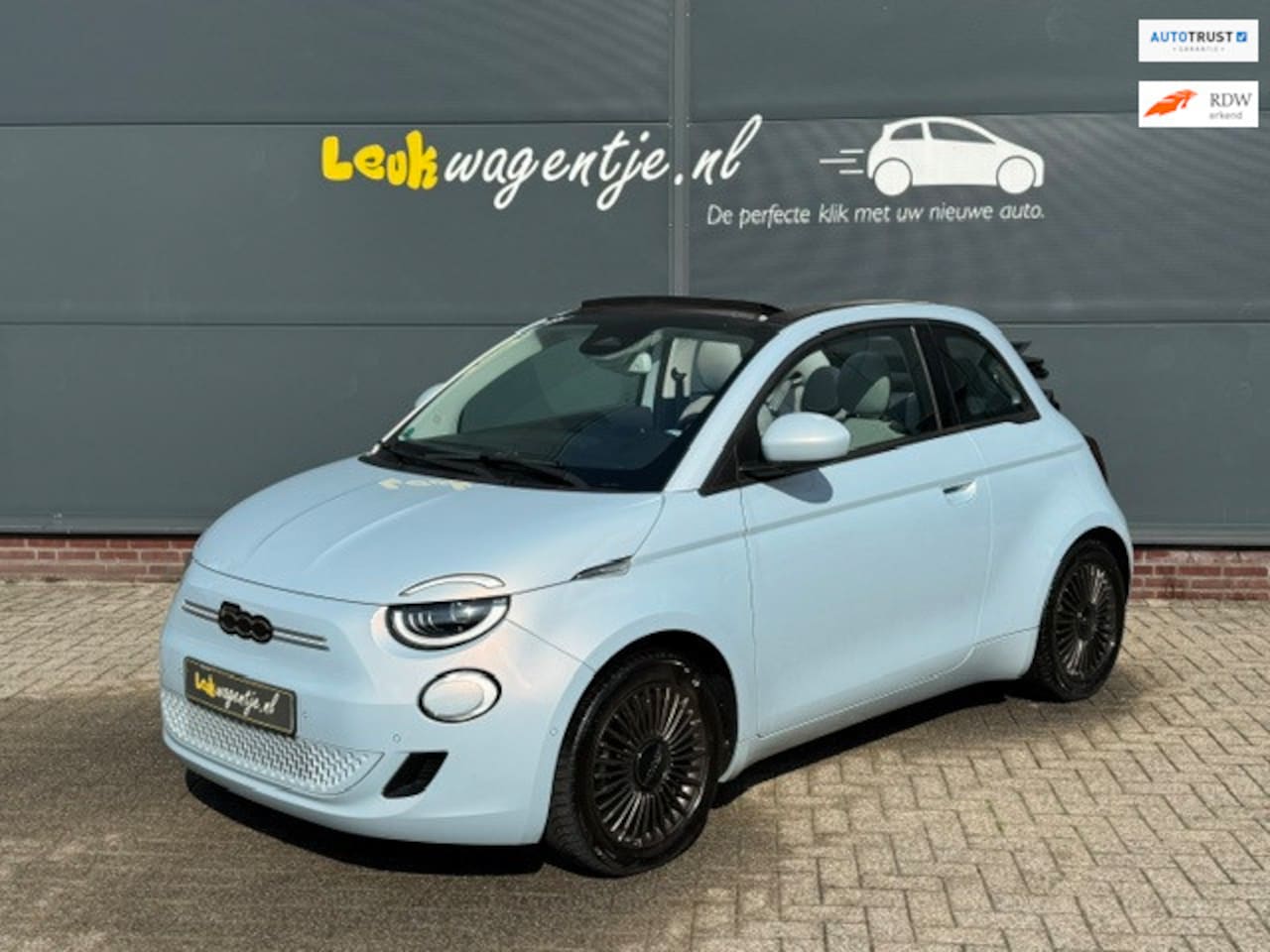Fiat 500 C - E Icon 42 kWh Cabrio *stoelverw. *drielaags lak - AutoWereld.nl