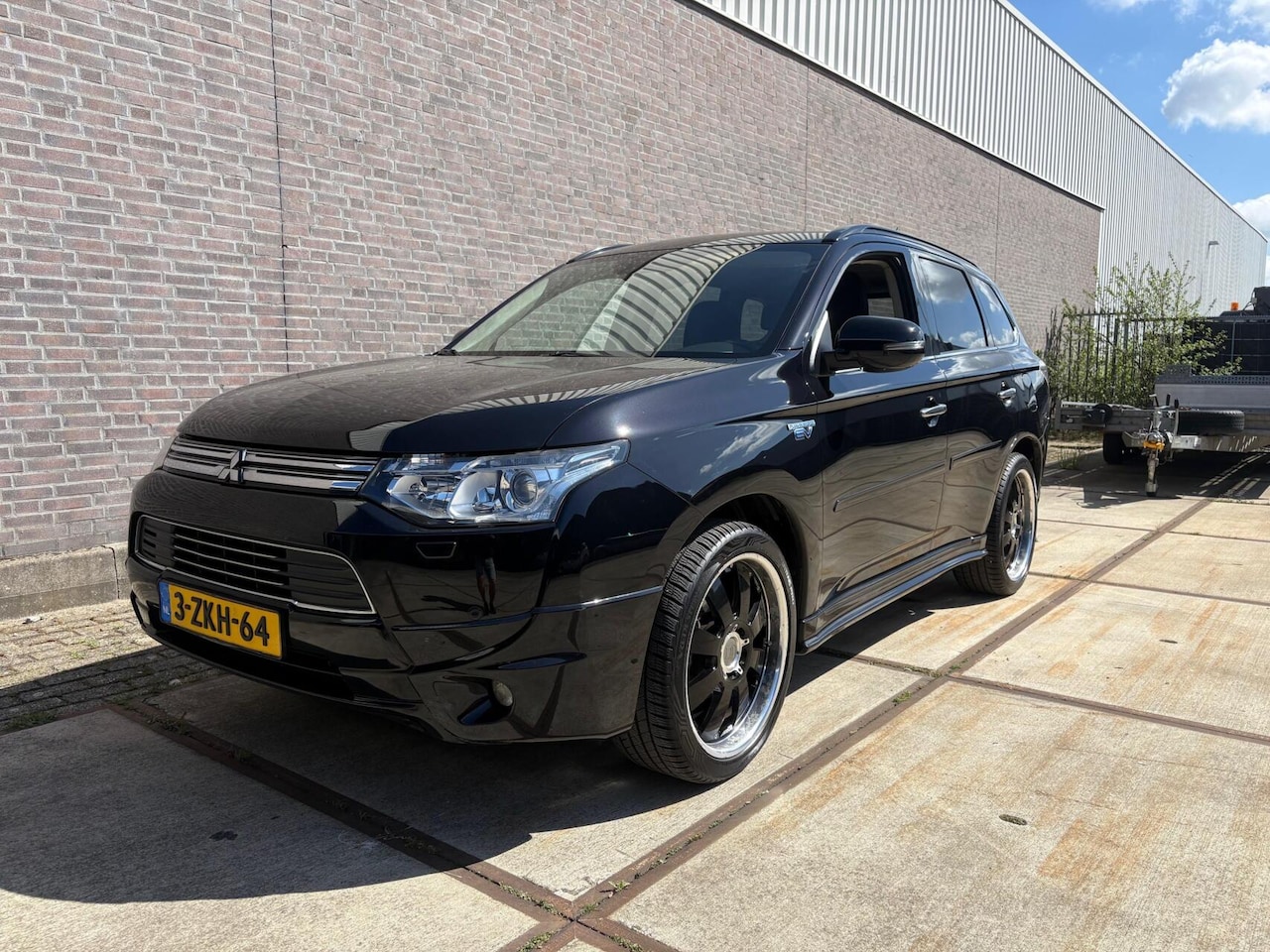 Mitsubishi Outlander - 2.0 PHEV Instyle+|Leder|Panorama|Trekhaak - AutoWereld.nl