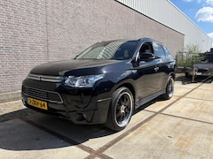 Mitsubishi Outlander - 2.0 PHEV Instyle+|Leder|Panorama|Trekhaak