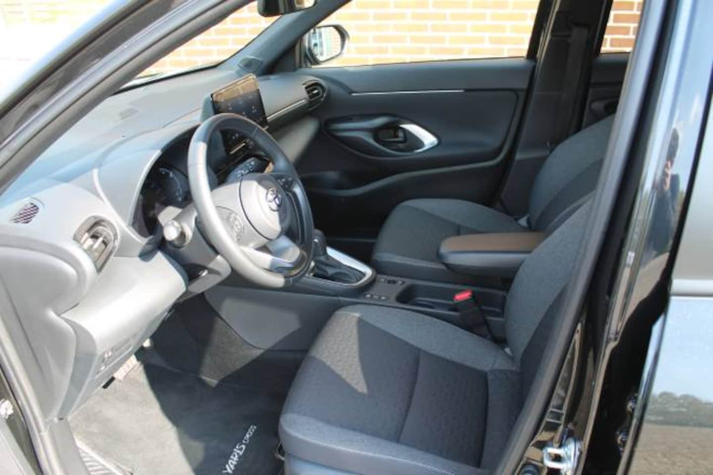 Toyota Yaris Cross - 1.5 VVT-I Hybrid 116pk CVT Team D
