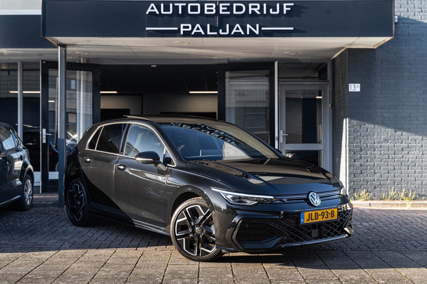 Volkswagen Golf - 1.5 eTSI Edition 3x R-line, FABRIEKSGARANTIE, PANO, KEYLESS,CARPLAY, VOL - AutoWereld.nl