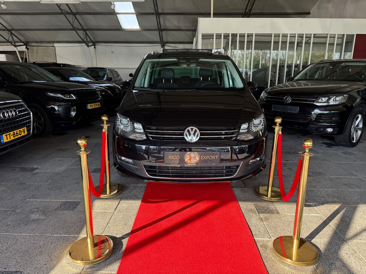 Volkswagen Sharan - 2.0 TDI Highline PANO 7 SEATS - AutoWereld.nl