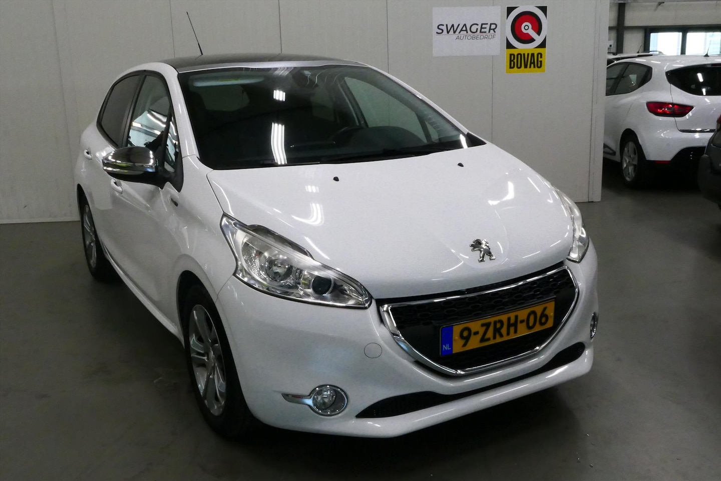 Peugeot 208 - 1.2 PureTech 82PK 5D Style Pack Plus (Dealeronderhouden) - AutoWereld.nl