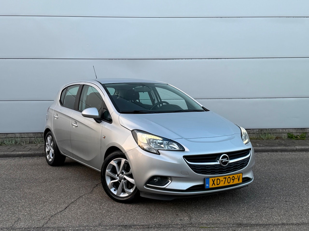 Opel Corsa - 1.3 CDTI 5D Color Edition (bj 11-2016) EURO6|NAV|CARPLAY|AC - AutoWereld.nl