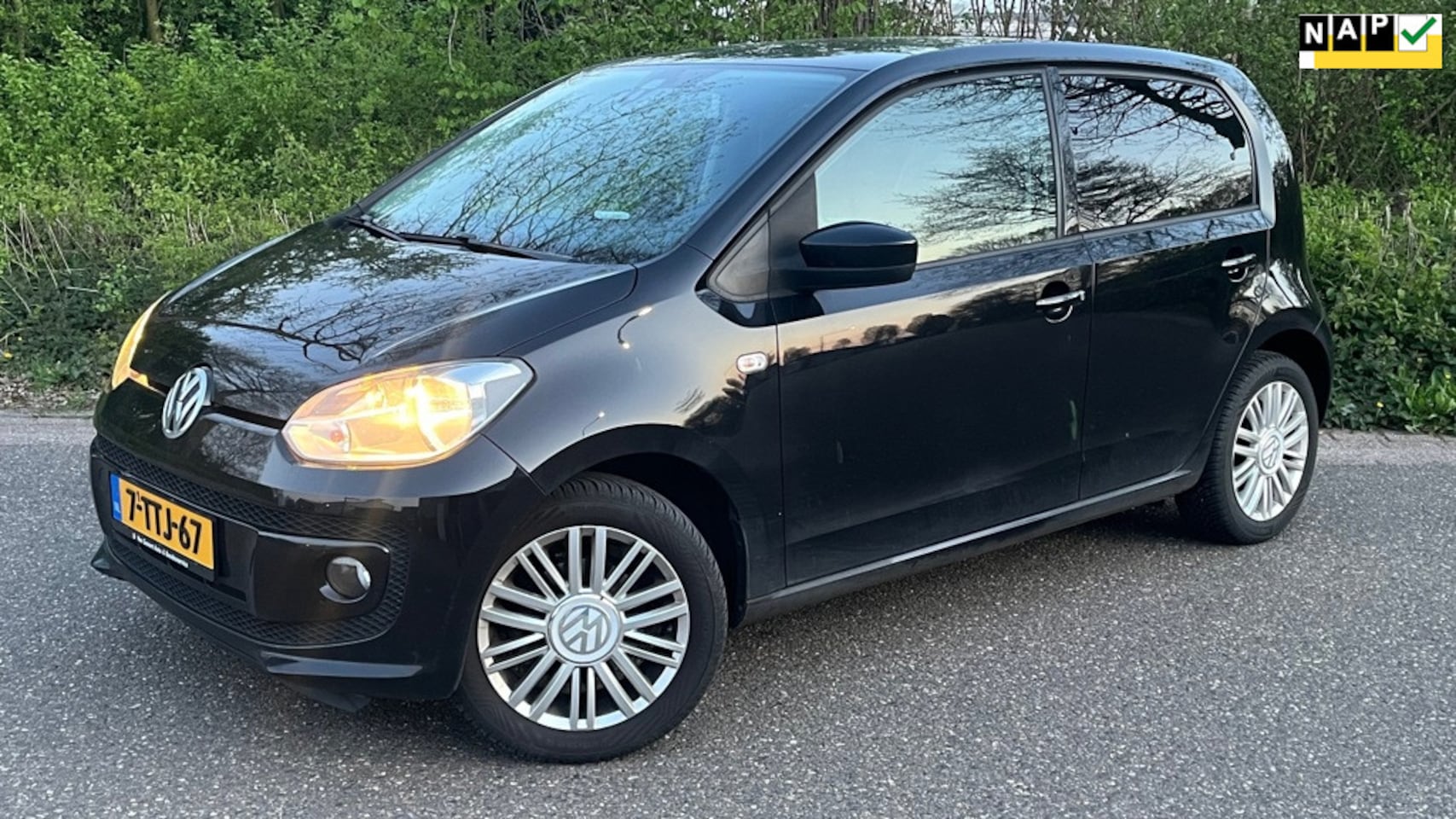 Volkswagen Up! - 1.0 up! Edition l Navi l Cruise l NAP l - AutoWereld.nl