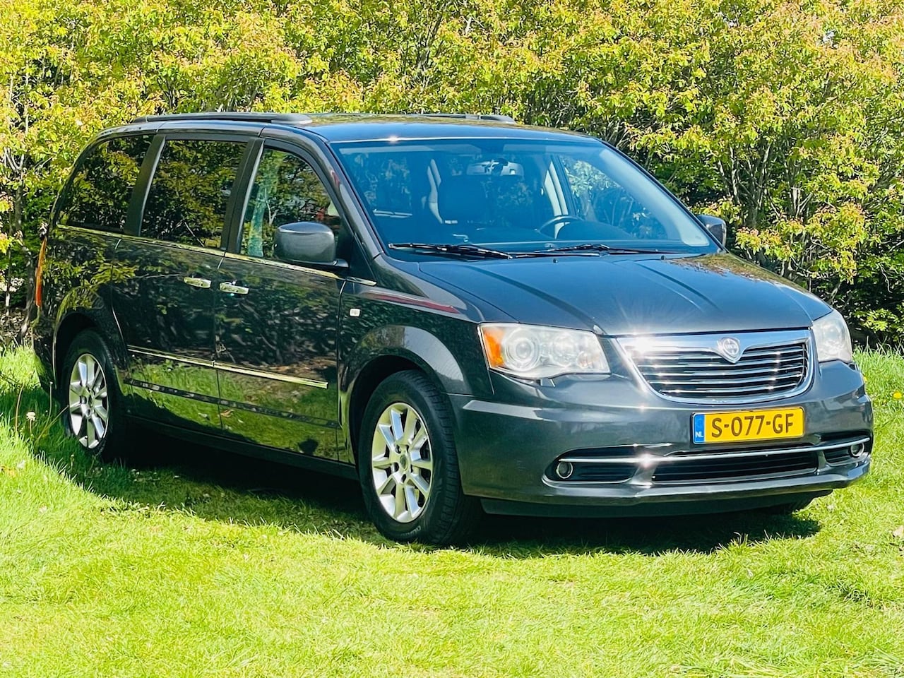 Lancia Voyager - 2.8 Multijet Gold/Leer/Automaat - AutoWereld.nl