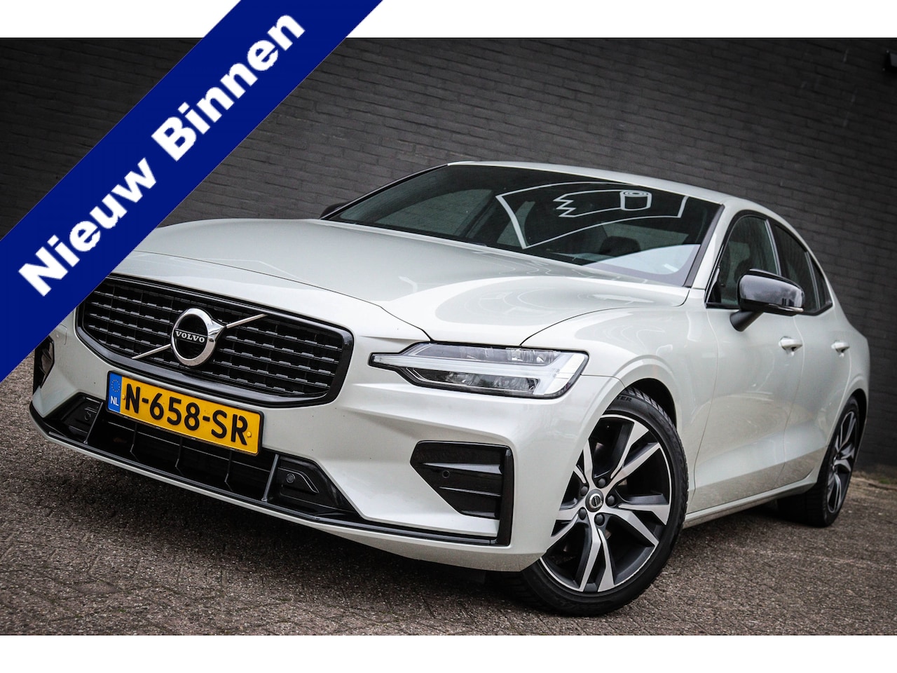 Volvo S60 - 2.0 B4 R-Design Navi/Camera/Leder/Trekhaak - AutoWereld.nl