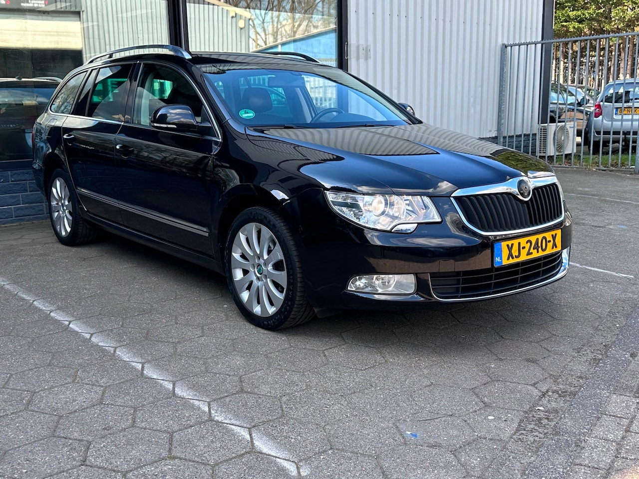 Skoda Superb Combi - 2.0 TDI Ambition 4x4 Business Line/ Airco/Leder/ - AutoWereld.nl