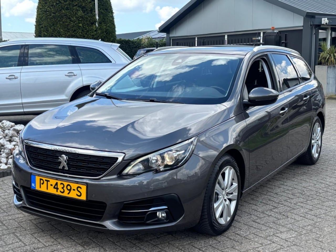 Peugeot 308 SW - 1.6 BlueHDI Executive 2017 Panoramadak Trekhaak - AutoWereld.nl