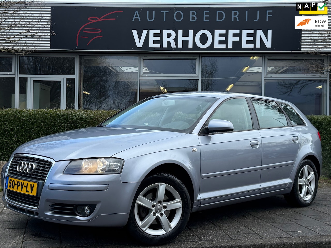 Audi A3 Sportback - 1.6 Attraction - NIEUWE DISTRIBUTIERIEM - VOLLEDIG ONDERHOUD AANWEZIG - CRUISE / CLIMATE C - AutoWereld.nl