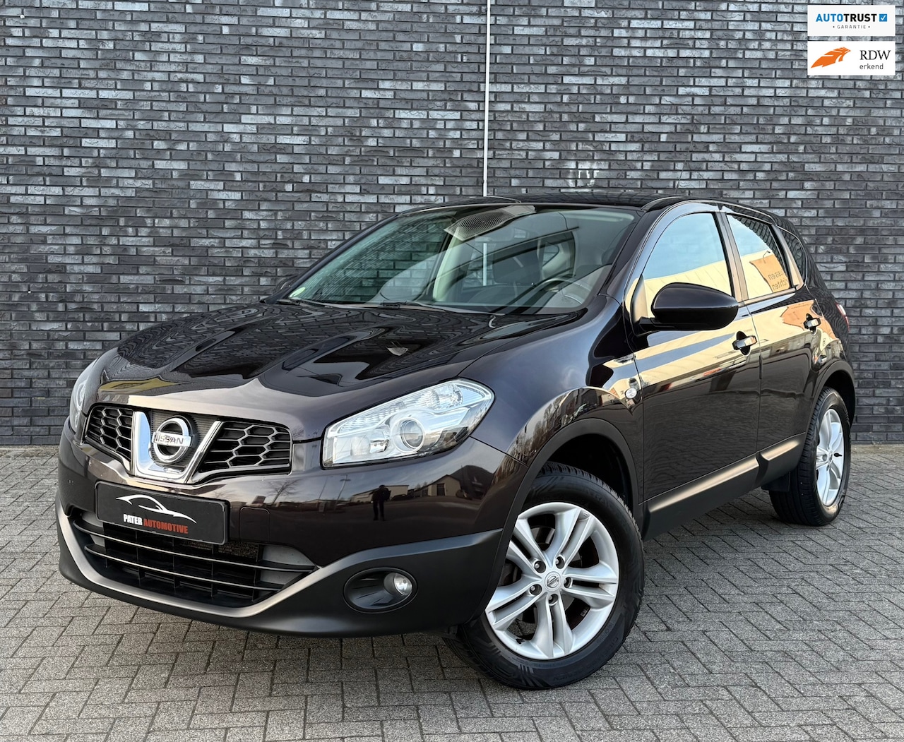 Nissan Qashqai - 1.6 Cruise Control|Trekhaak|Xenon|Climate|17'' Inch|Elekt Spiegels - AutoWereld.nl