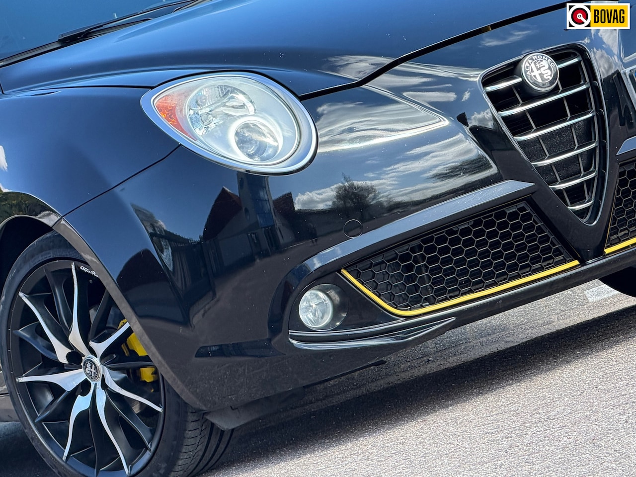 Alfa Romeo MiTo - 1.4 Distinctive - Nero Profondo - Cruise/Clima/Nav - Fijn Sportief - AutoWereld.nl