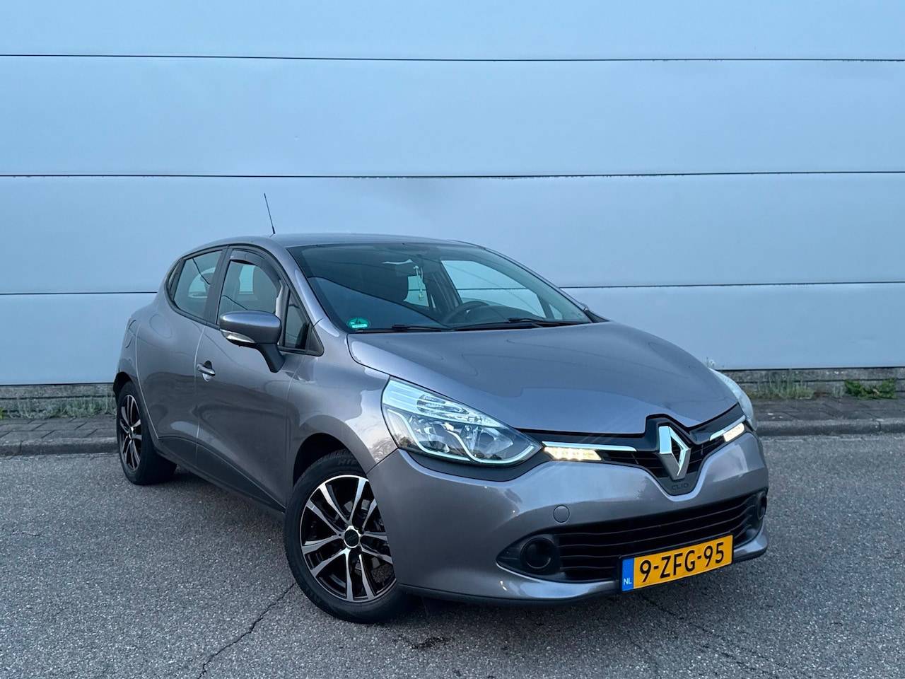 Renault Clio - 1.5 dCi ECO Expression (bj 2015) AIRCO|NAVI|CRUISE|LMV| - AutoWereld.nl