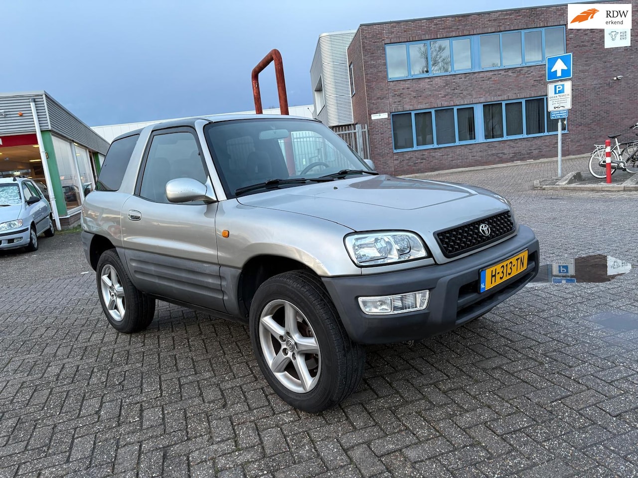 Toyota RAV4 - 1.8-16V VVT-i Luna|NAP|SCHUIF-/KANTELDAK| - AutoWereld.nl