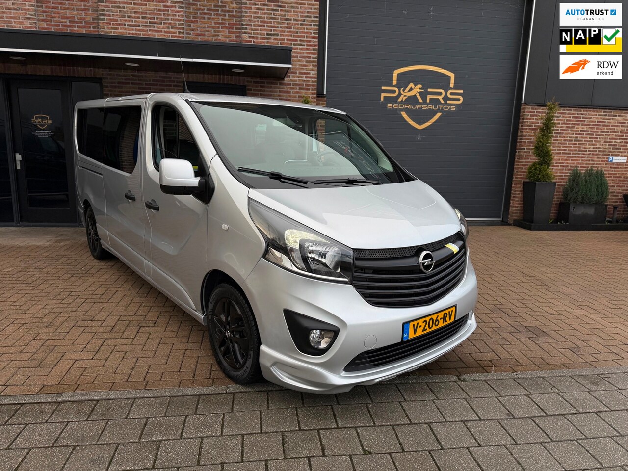 Opel Vivaro - 1.6 CDTI L2H1 DC Sport EcoFlex Dubbele Cabine Dubbele Schuifdeuren Airco Navi Keyless Entr - AutoWereld.nl