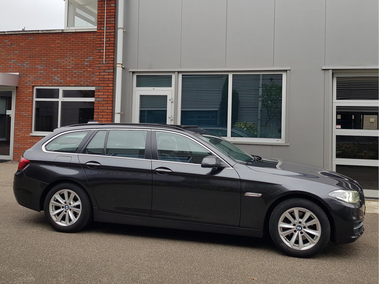 BMW 5-serie Touring - 518D 2.0 Aut8 Euro6 Pano Leder Navi Xenon - AutoWereld.nl