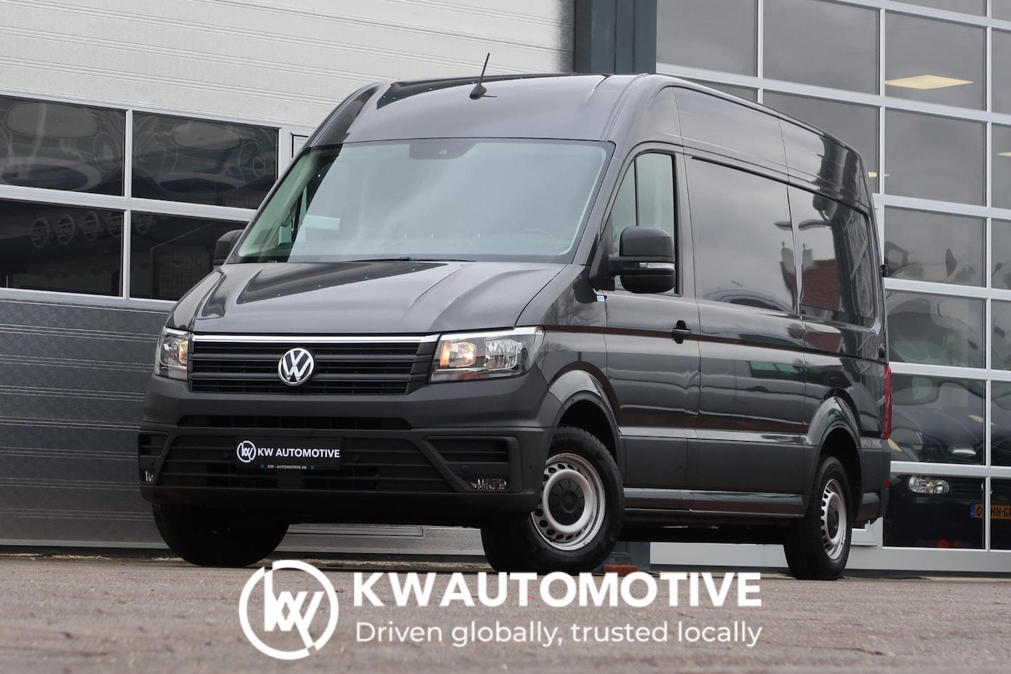 Volkswagen Crafter - 35 2.0 TDI L3H3 AUT/ CAMERA/ CRUISE/ NAVI/ TREKHAAK/ ETC.. - AutoWereld.nl