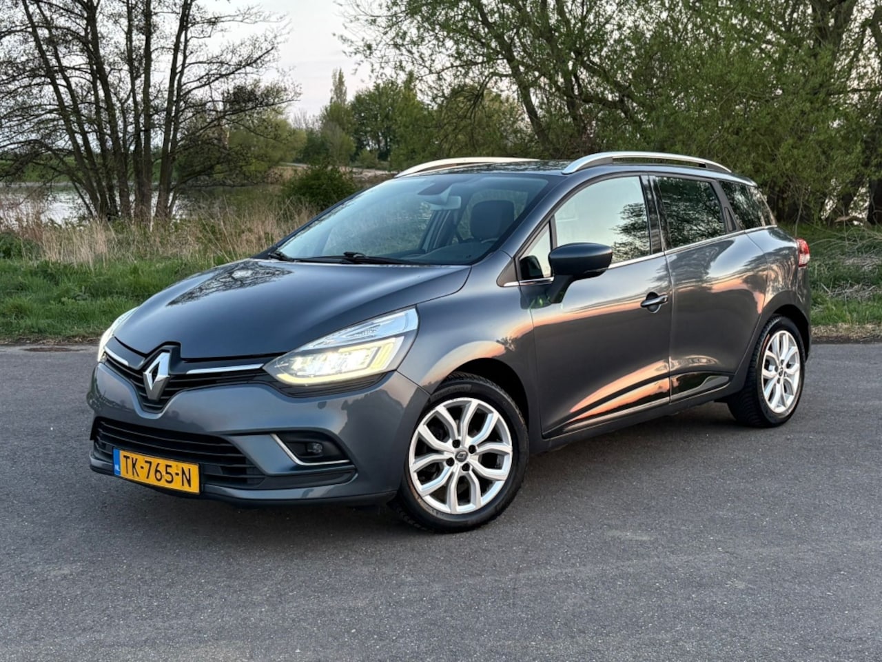 Renault Clio Estate - 0.9 TCe Intens Leder NAVI Sensoren OrgNL - AutoWereld.nl