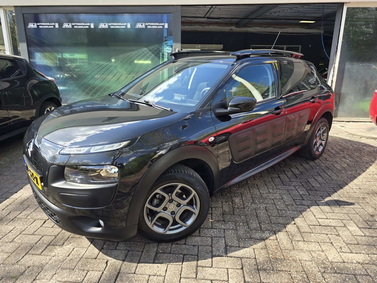Citroën C4 Cactus - 1.2 110PK Shine | 1E EIGENAAR | 12MND GARANTIE | CRUISE | CAMERA | AIRCO | LMV - AutoWereld.nl