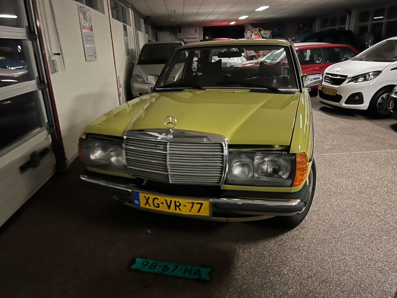 Mercedes-Benz 200-serie - 200 D W123 Sedan oldimer!! - AutoWereld.nl