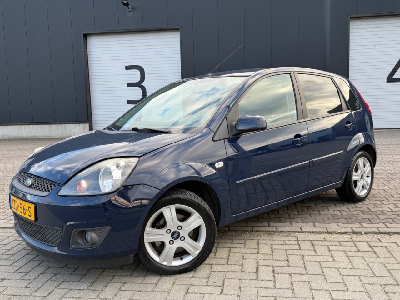 Ford Fiesta - 1.25 TITANIUM 5-DEURS/ SPORTVELGEN nieuwe apk - AutoWereld.nl