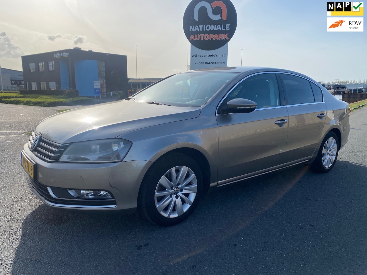 Volkswagen Passat - | 2012 | 1.4 TSI Comfortline BlueMotion | Automaat | APK - AutoWereld.nl