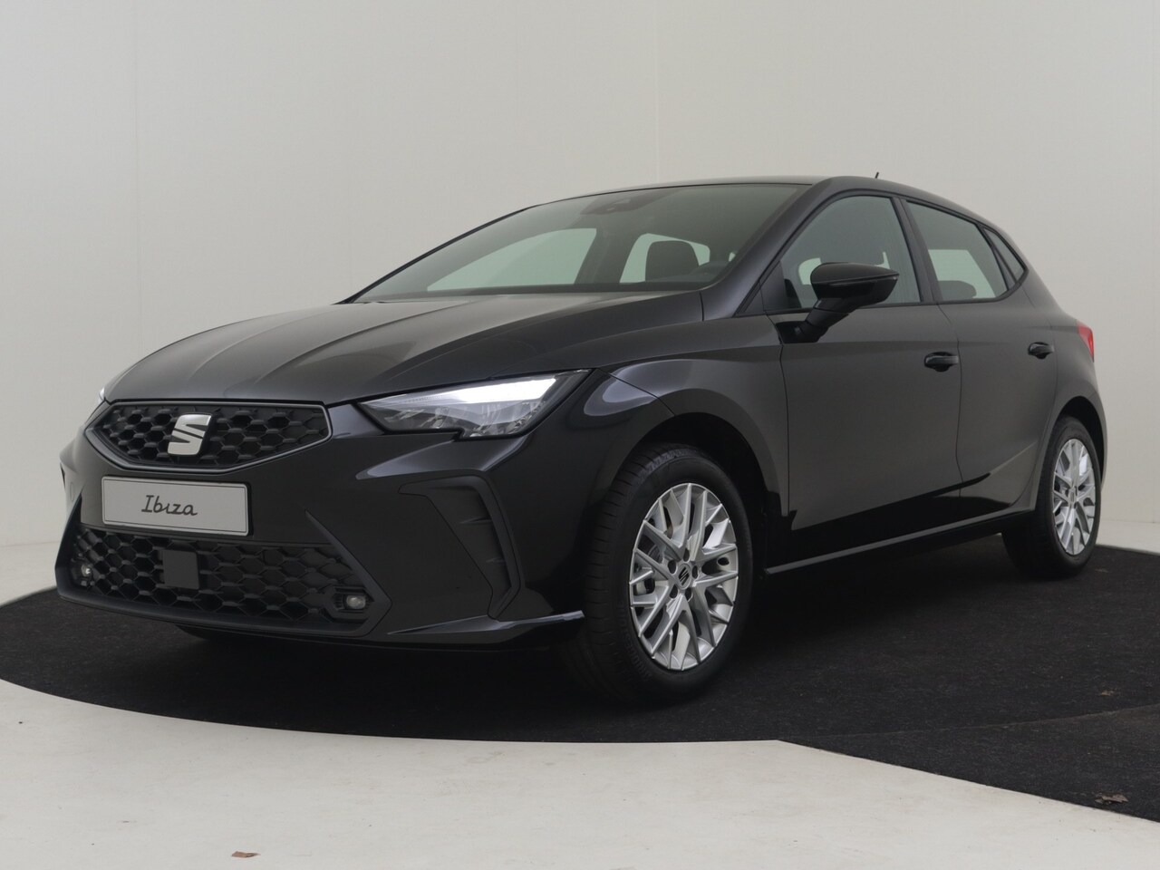 SEAT Ibiza - Style Plus Inclusief €2000,- inruilvoordeel | Parkeersensoren achter - AutoWereld.nl