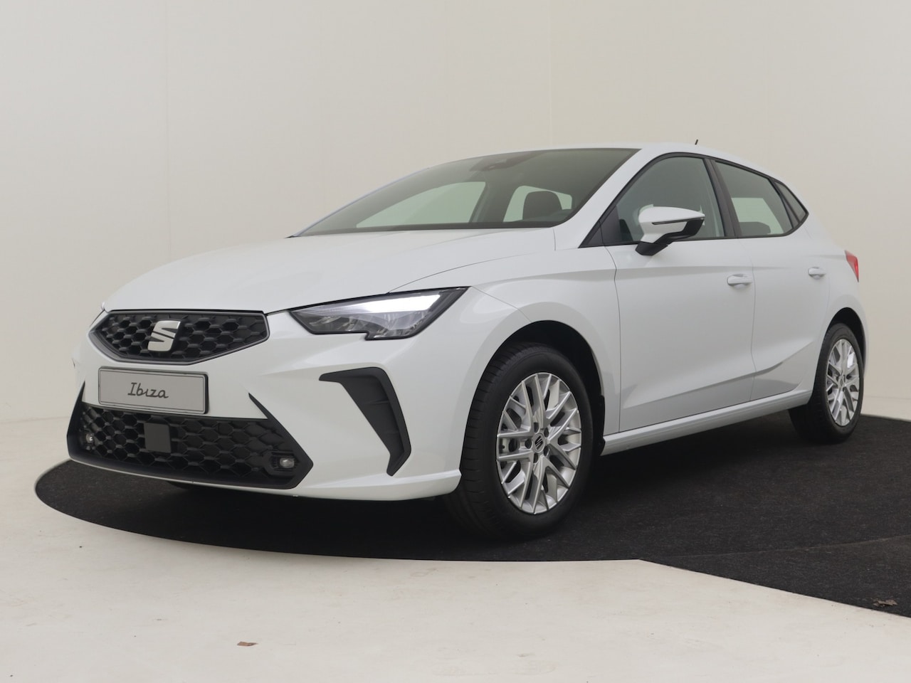 SEAT Ibiza - Style Plus Inclusief €2000,- inruilvoordeel | Parkeersensoren achter - AutoWereld.nl