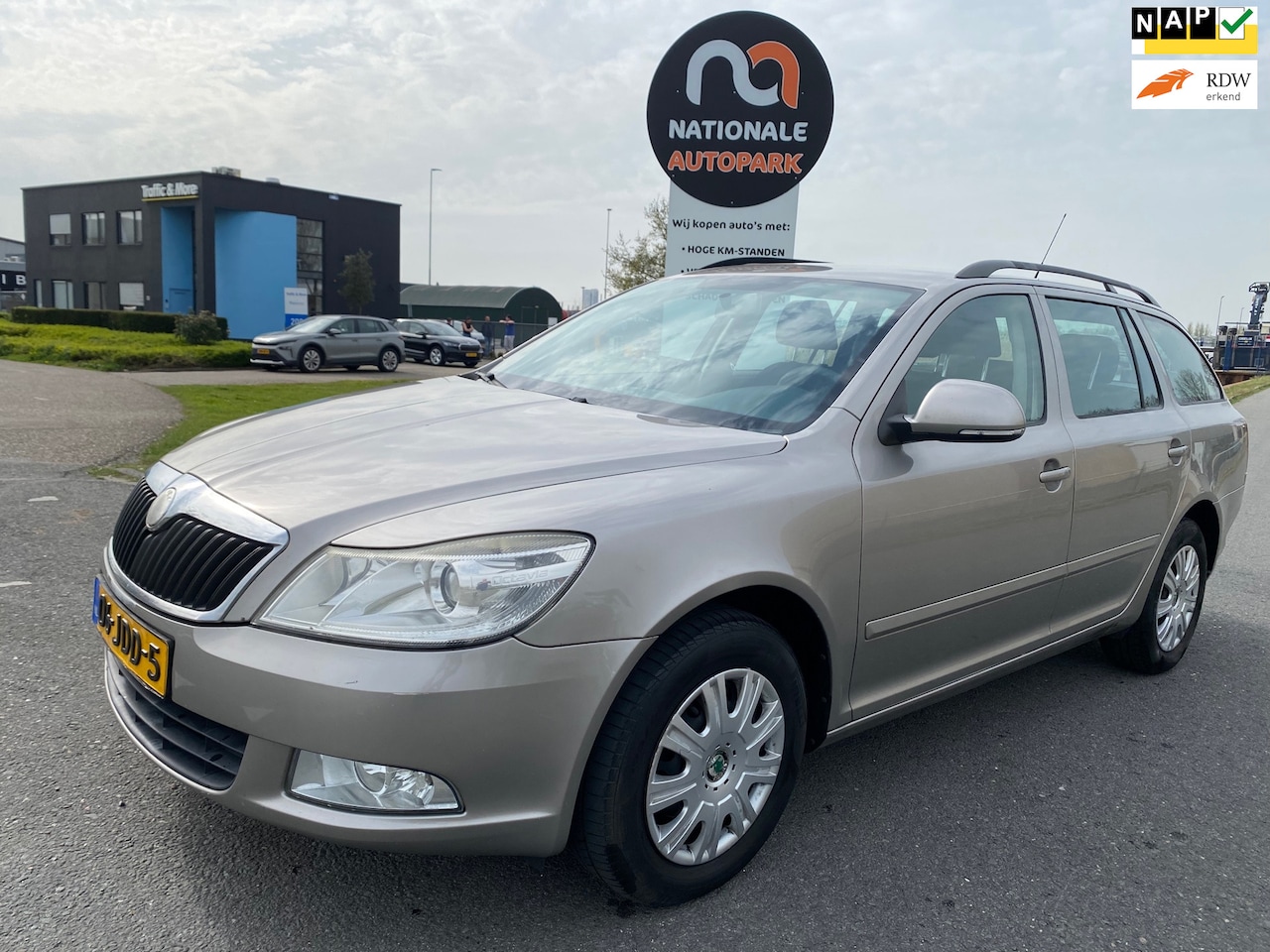 Skoda Octavia Combi - | 2009 | 1.9 TDI Ambition | Top Auto | APK - AutoWereld.nl