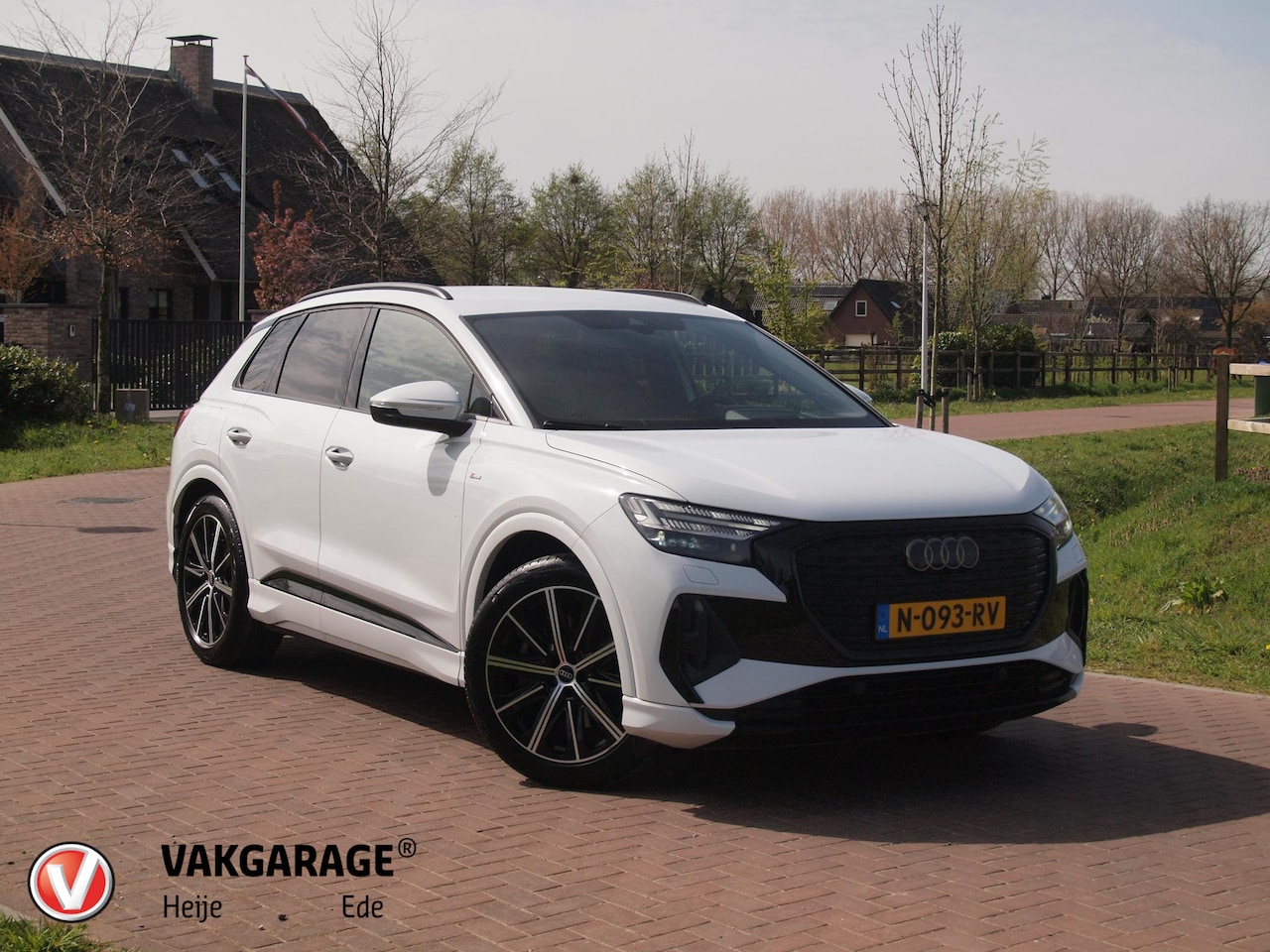 Audi Q4 e-tron - 40 S edition 77 kWh | S-Line | Head-Up Display | Camera | ACC | Apple Carplay | - AutoWereld.nl